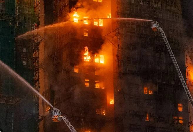 Fire kills 12 in China residential building