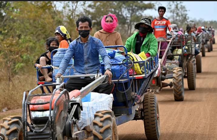Fighting rages at Cambodia-Thailand border ahead of expected Trump call