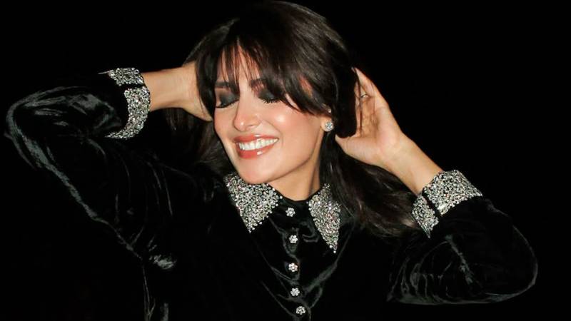 Ayeza Khan dazzles in black-and-white look at star-studded event