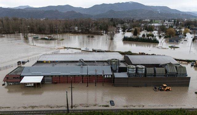 Floods in US, Canada force huge evacuations