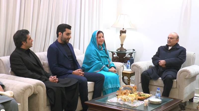 President Zardari visits Samina Ghurki's residence