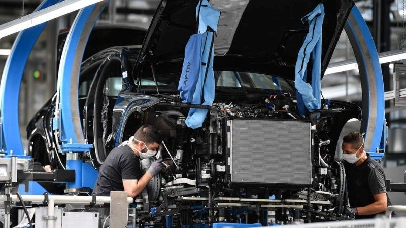Spain urges EU to keep combustion-engine ban as rethink on the cards