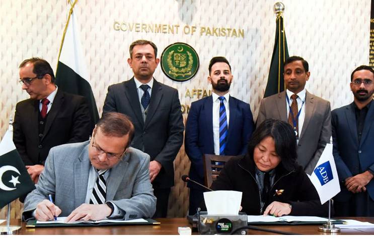 ADB gives $257m to Pakistan for education and health sectors