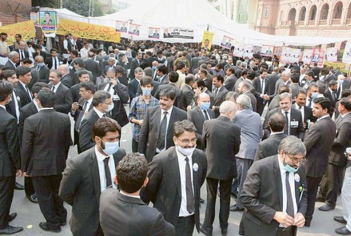 Independent group clinchs majority in Pakistan Bar Council contest