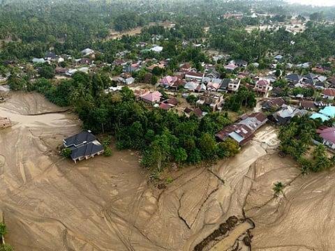 Indonesia flood death toll passes 1,000 as authorities ramp up aid
