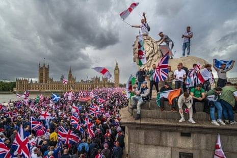 UK bishops 'gravely concerned' by far-right 'Christmas' rally