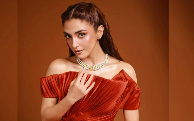 Maya Ali shines in orange