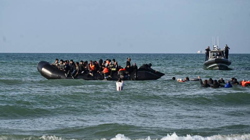 Small boat migrant crossings resume in English Channel