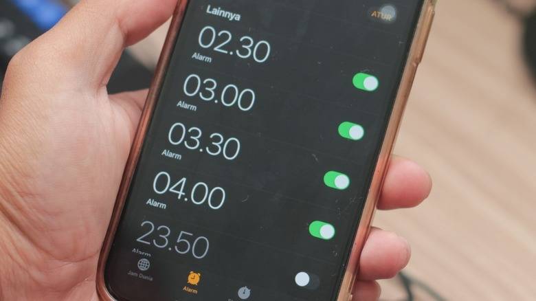 Why you wake up before your alarm rings: Science explains the body’s internal clock