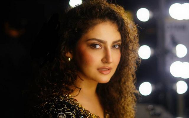 Hiba Bukhari thanks team for dazzling award show appearance