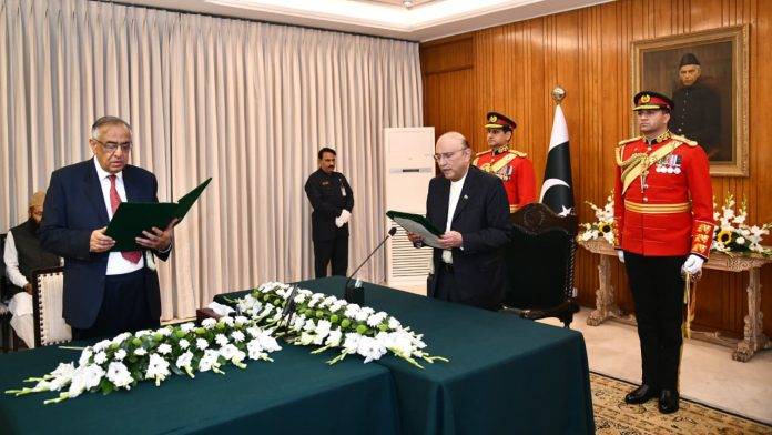 President Zardari administers oath of office to Federal Tax Ombudsman Zafar ul Haq Hijazi