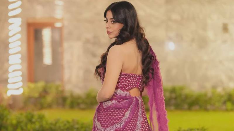 Yashma Gill shows off NLA award on social media