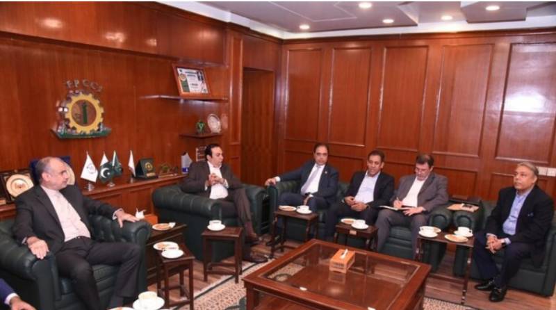 Iran-Pakistan agree to enhance joint trade committee, $10bn trade target