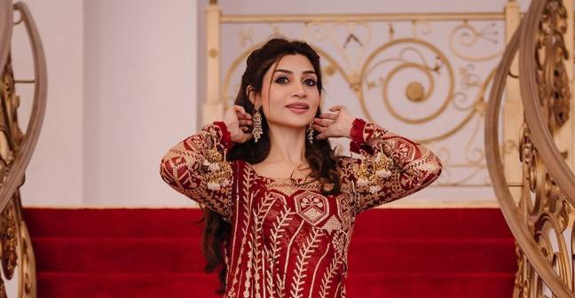 Zoya Nasir shows off personalized tumbler from Zhalay Sarhadi
