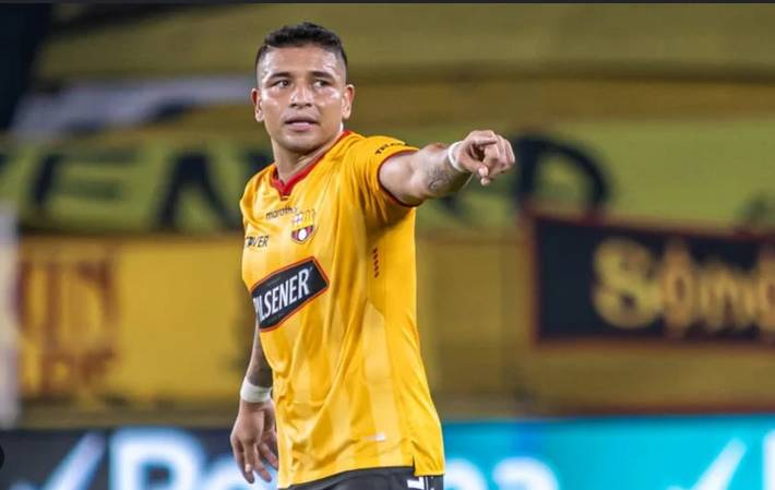 Ecuadorean footballer Mario Pineida shot and killed