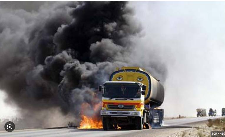 16 injured as coal-laden truck, oil tanker catch fire in Zhob