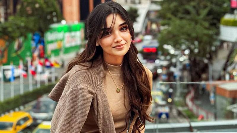 Romaisa Khan wows fans with casual Bangkok pics 