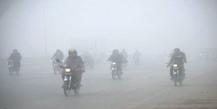 Cold, dry and foggy weather grips Pakistan, rain, snowfall likely 