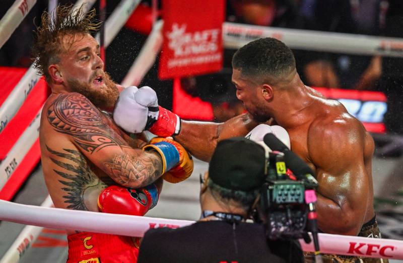 Joshua knocks out Paul to win Netflix boxing bout