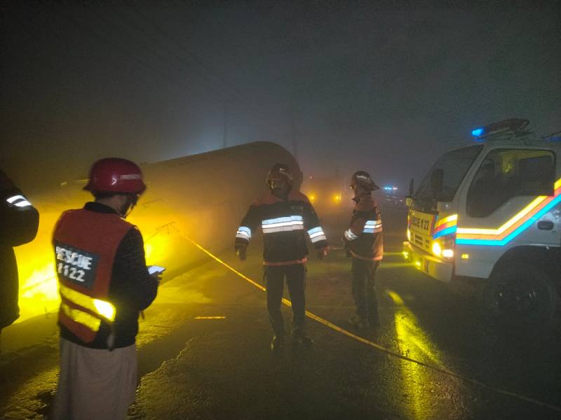 LPG-filled container overturns on Ferozepur Road near Kasur