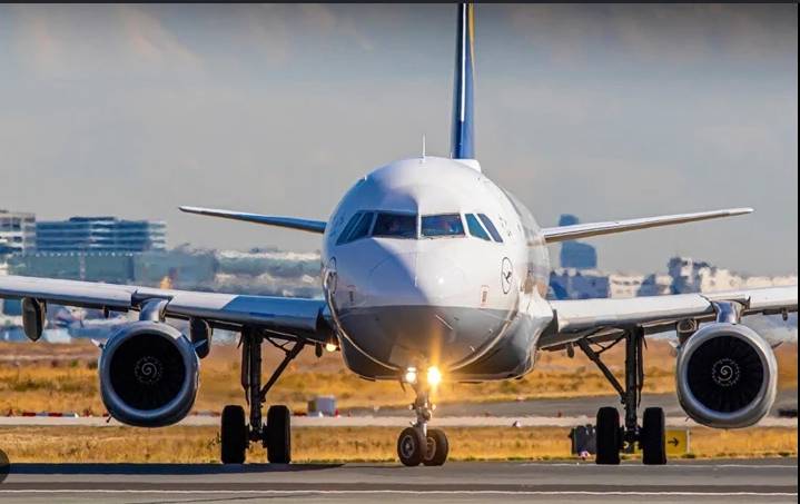 Pilot in Mexico City refuses to take off over unpaid wages