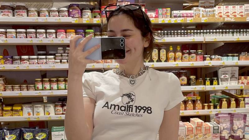 Hania Aamir embraces spontaneous shopping spree with stylish ‘impulse buy’ moment