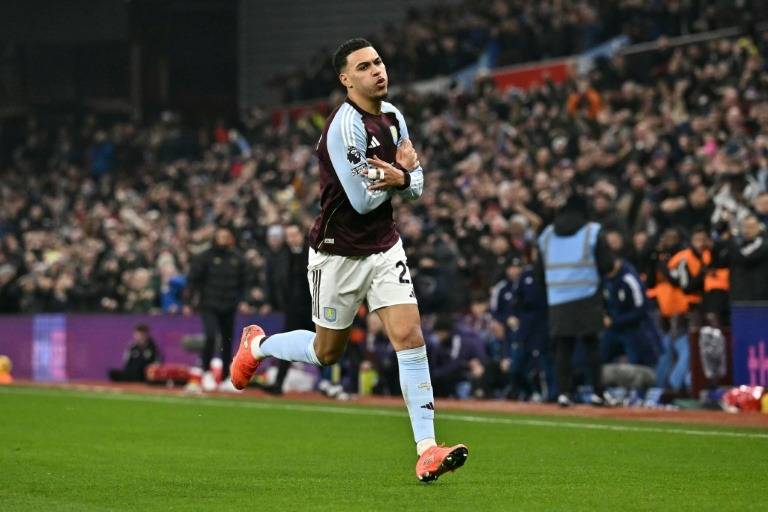Rogers stars as Villa beat Man Utd to boost title bid