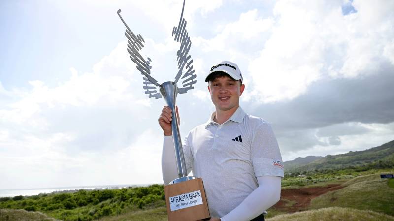 Schaper holes chip in Mauritius for second straight title