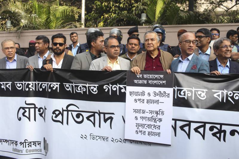Bangladesh journalists rally after attack on media houses