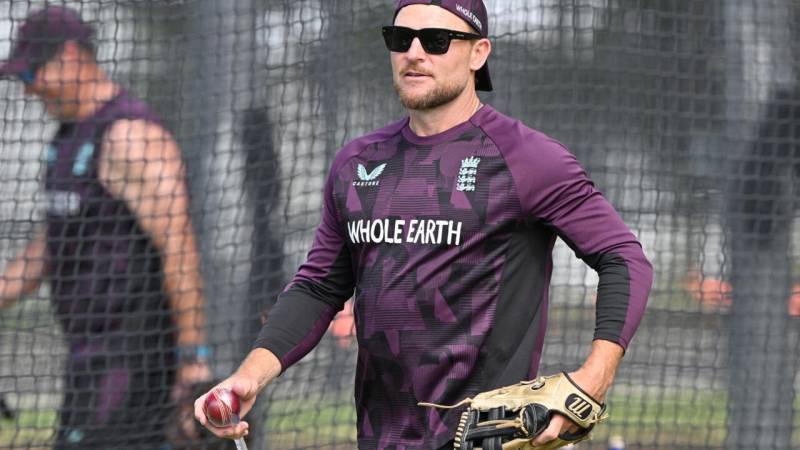 McCullum wants to stay as England coach despite Ashes drubbing