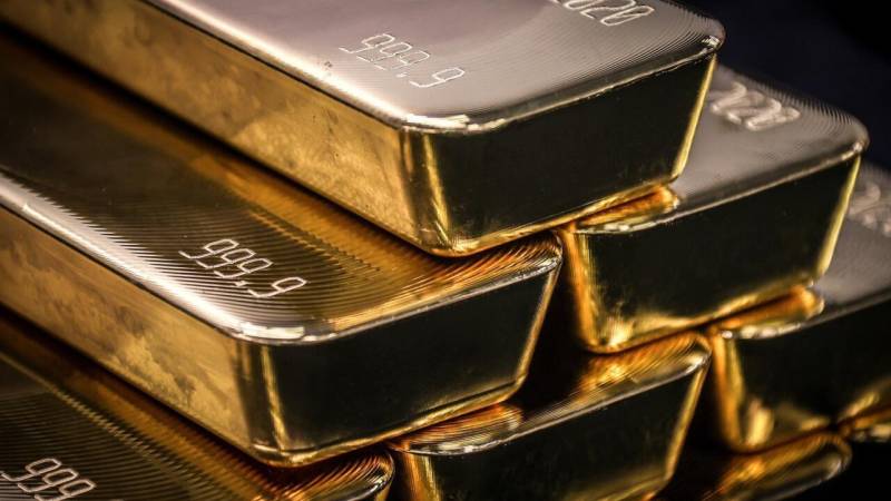 Tech stocks lead Wall Street higher, gold hits fresh record