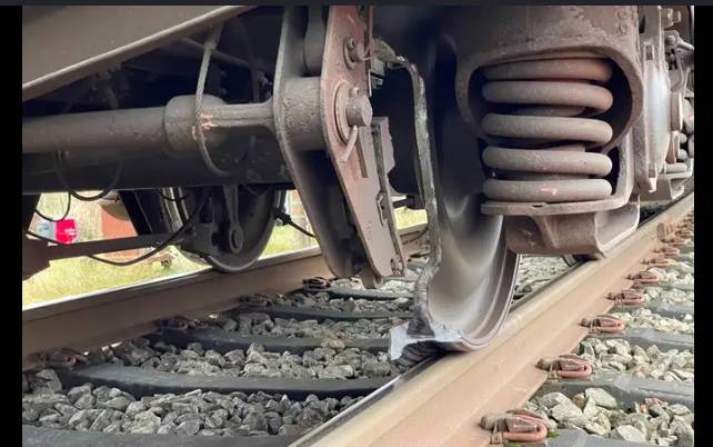 Train escapes disaster after wheel cracks at Kharian station