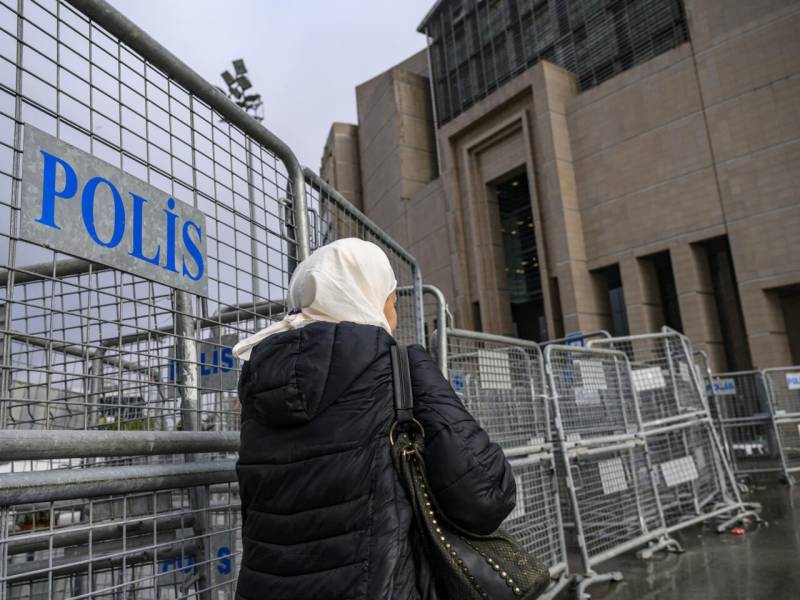 Turkey court jails two French women in drug 'mule' case