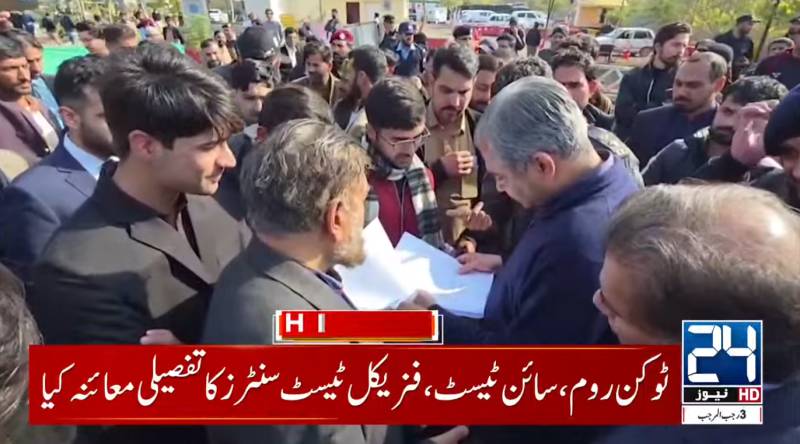 Mohsin Naqvi listens to public’s complaints at Islamabad Traffic Centre