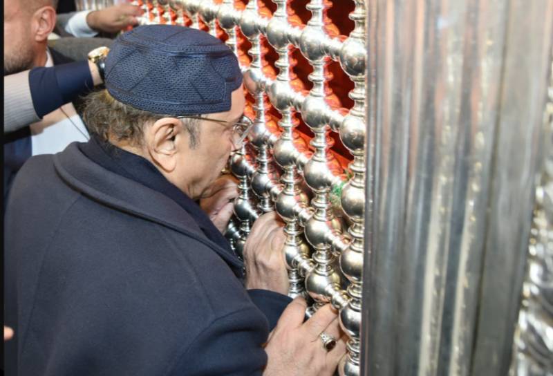 President Zardari visits Imam Hussain’s shrine in Karbala