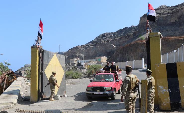Saudi Arabia urges Yemen separatists to cede seized territory