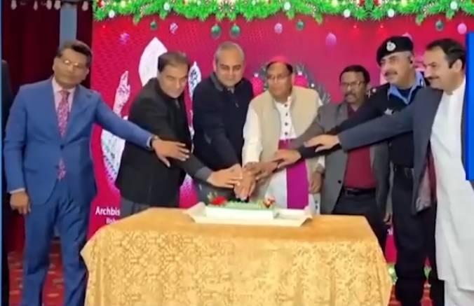 Interior Minister Naqvi visits Islamabad Church, extends Christmas greetings