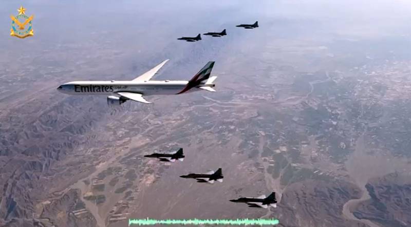 PAF JF-17 Block III squadron gives aerial salute to UAE President