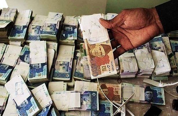 Railway Police return Rs 3.8m cash to passenger, win public praise