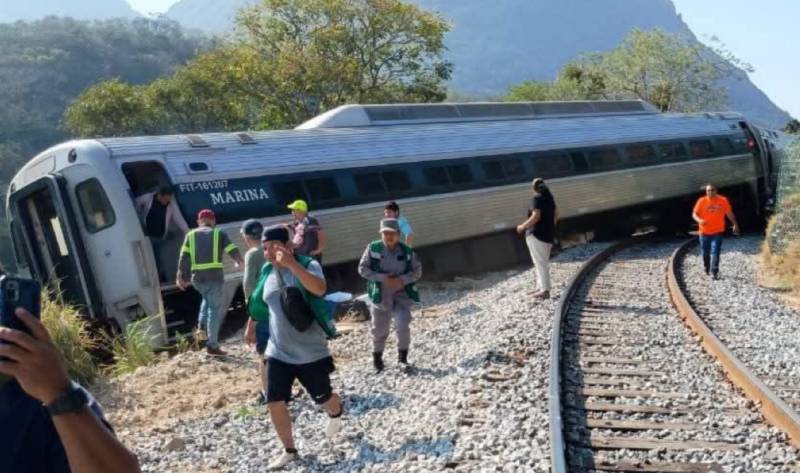 13 dead, 98 injured in Mexico train derailment