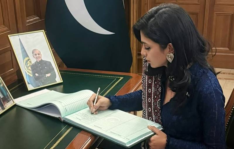 Sonya Hussyn honoured in Russia for representing Pakistan in arts and culture