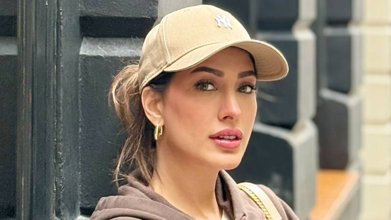 Mehwish Hayat teases fans with stylish athleisure look 