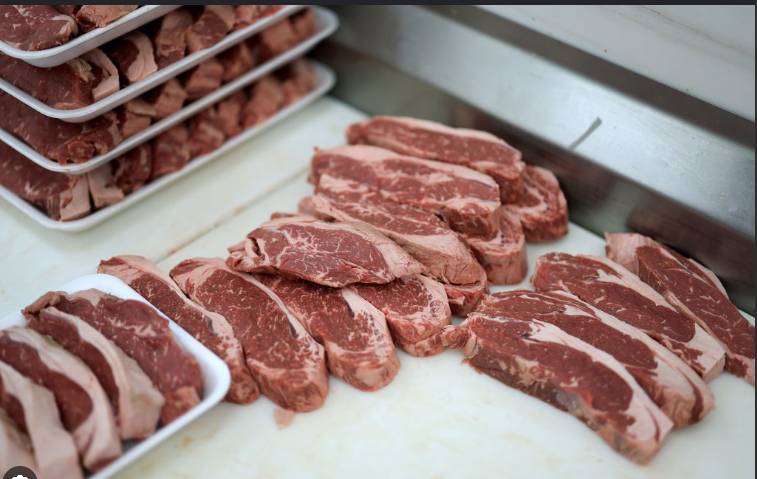 Meat-loving Argentines shun beef as inflation bites