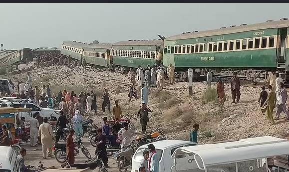 Another passenger train splits into two in Nawabshah