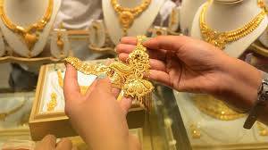 Gold price takes deep plunge in Pakistan