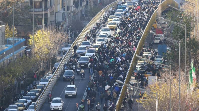 Students join demonstrations after Iran shopkeepers protest