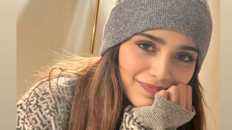 Aima Baig ringing in 2026 with Kriti Sanon and friends