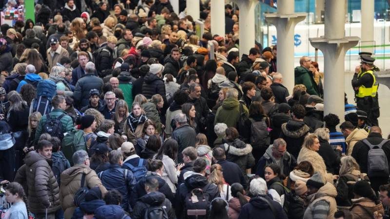 Eurostar likely back to normal overnight after power glitch sparks travel chaos
