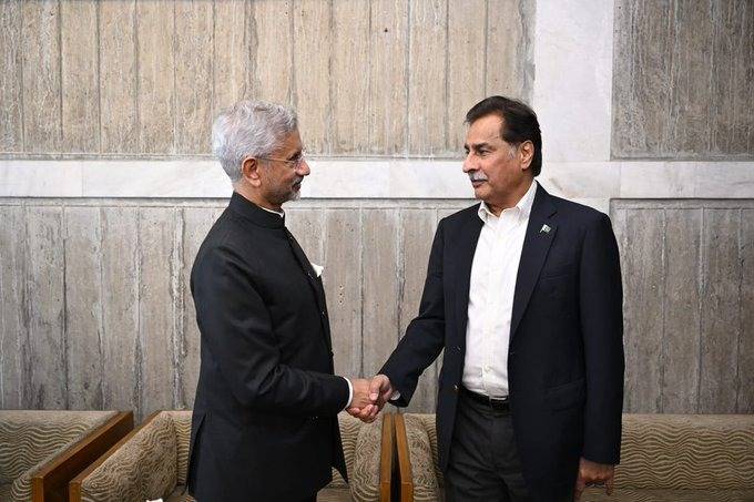 Inside story of Ayaz Sadiq's meeting with Indian Foreign Minister Jaishankar