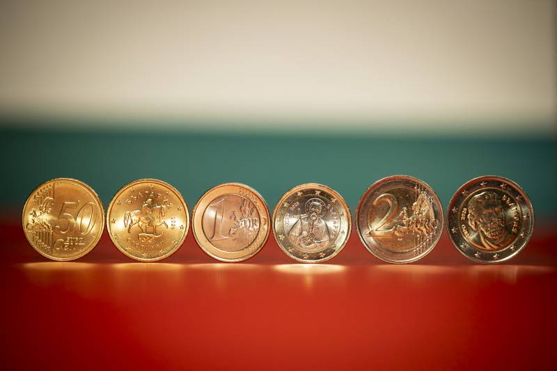 Bulgaria takes hesitant step into the eurozone